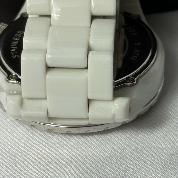 Micheal Kors Jet Set White Sports Watch w/ Box - Picture 15 of 16